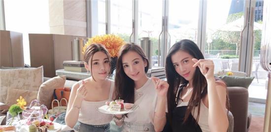 闺蜜在娱乐圈工作吃瓜